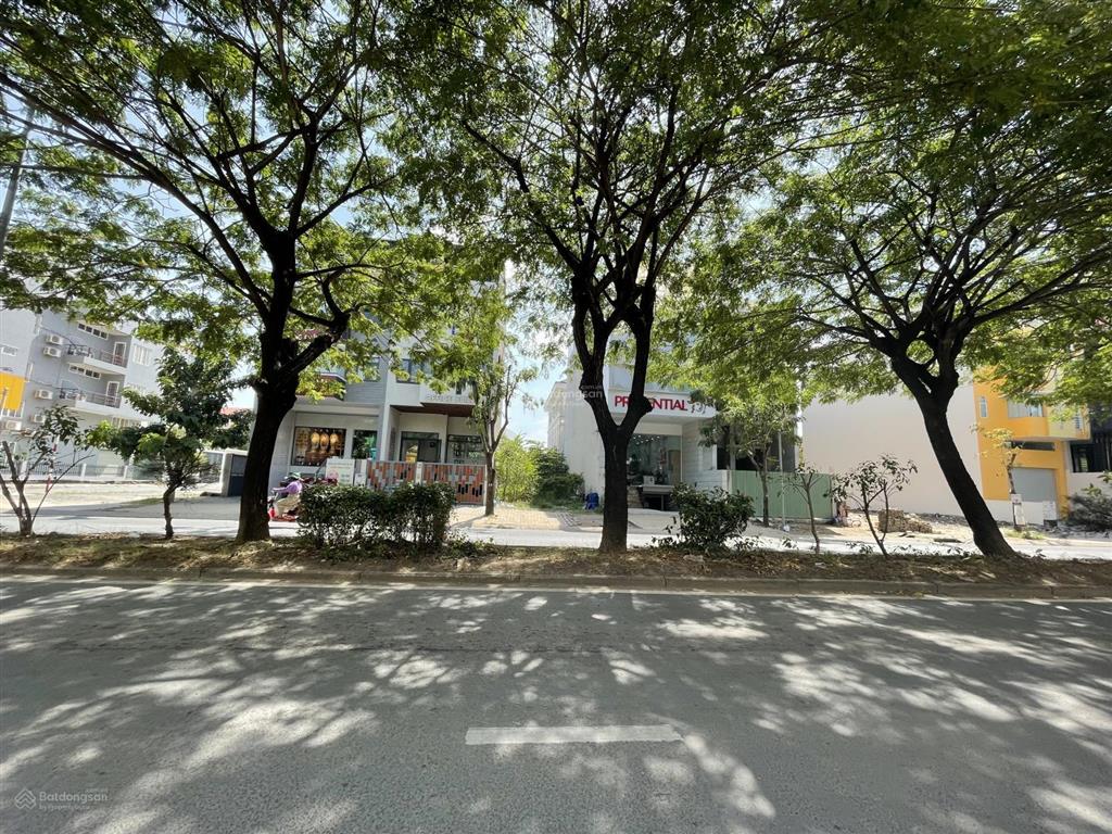 Bán nền đất mặt tiền đường hoàng quốc việt kdc phú mỹvph, 6x22m2, giá 170tr/m2  0918 278 ***