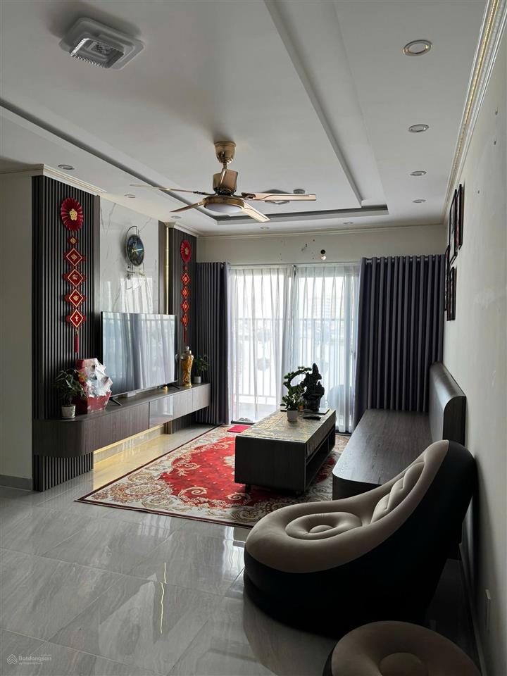 Căn 3pn, dt 89m2, thiết kế 3 phòng ngủ, 2 wc, ban công rộng thoáng view q1, tặng full nội thất