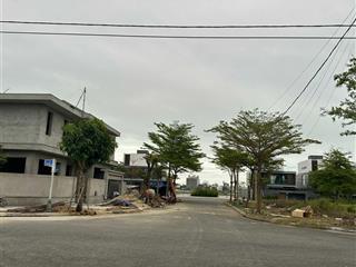 Đất đẹp gần sông, thông biển. gần chợ trung tâm của dự án. 110m2.