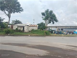 Bán mặt tiền vân đồn  cách mặt sông 1 lô  đất tmdv  pháp lý đầy đủ