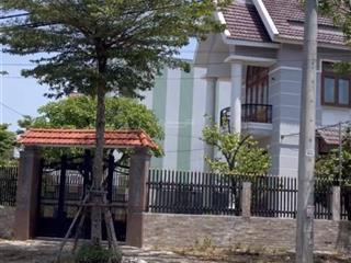Bán nhà đất 2 mặt tiền đường 10,5m view hồ diện tích đất 250m2, tặng biệt thự 2 tầng