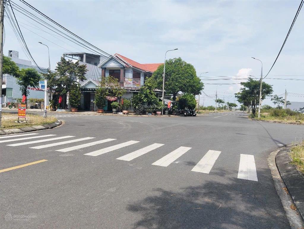 Bán đất đường 10,5m lề 5m chính chủ, giá rẻ