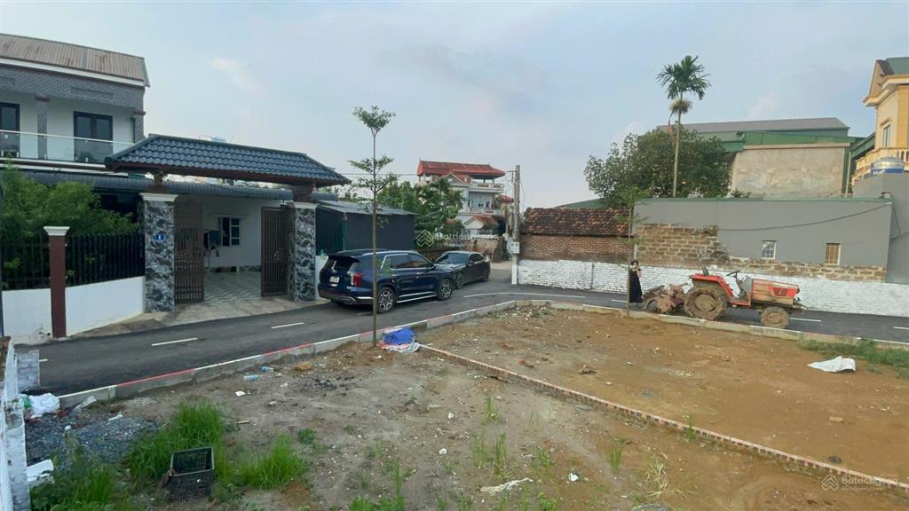 Chính chủ em bán cắt lỗ 1 lô đất nền 100m2, full thổ cư sát đường 420, bình yên, thạch thất