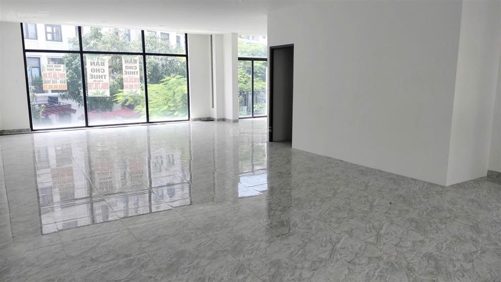 Bán nhà phố vinhomes grand park. ngang 9m, đã hoàn thiện có thang máy, sổ hồng, sẵn hđ thuê 50tr