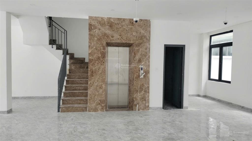 Bán nhà phố vinhomes grand park. ngang 9m, đã hoàn thiện có thang máy, sổ hồng, sẵn hđ thuê 50tr