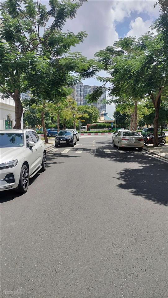 Bán nhà phố vinhomes grand park. ngang 9m, đã hoàn thiện có thang máy, sổ hồng, sẵn hđ thuê 50tr