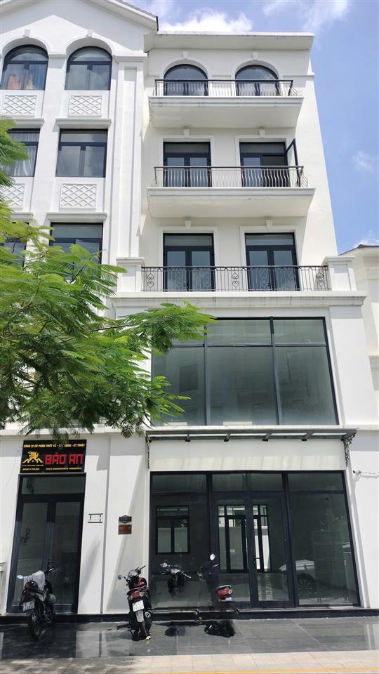 Bán nhà phố vinhomes grand park. ngang 9m, đã hoàn thiện có thang máy, sổ hồng, sẵn hđ thuê 50tr