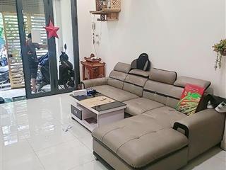 Nhà hxh cmt8 giá cực tốt, sát mt