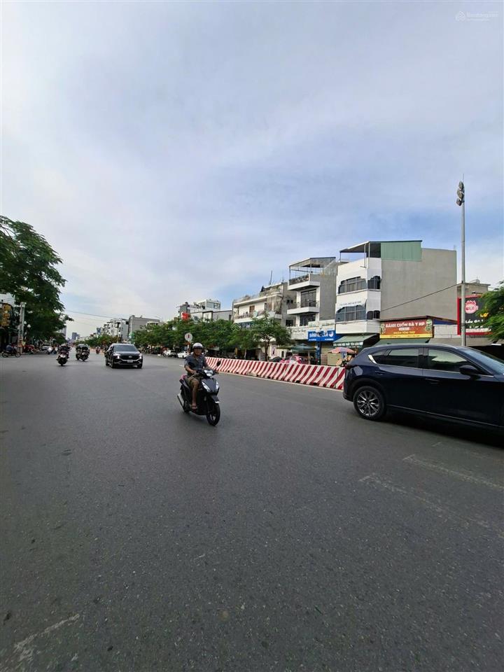 Bán lô đất đẹp mặt đường hồ sen lê chân dt 161m mt 12,3m xây cao tầng . mr.đông0986 351 ***