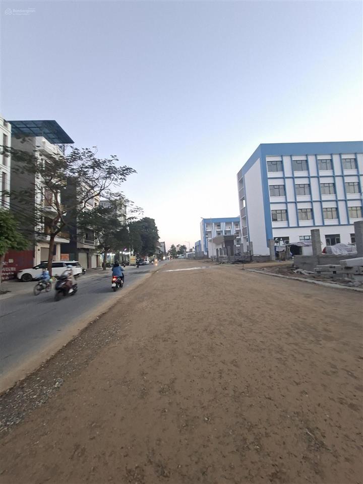 Bán lô đất mặt đường quán nam  kênh dương  dt 85m2  mt 4,3m  đường rộng 19m.  0986 351 ***