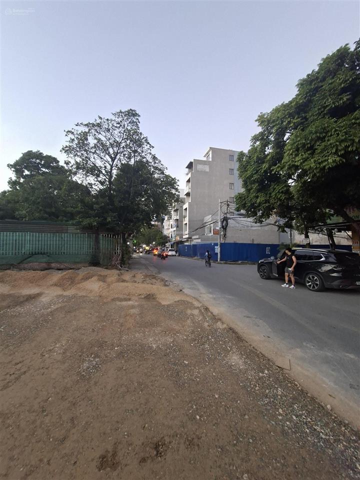 Bán lô đất mặt đường quán nam  kênh dương  dt 85m2  mt 4,3m  đường rộng 19m.  0986 351 ***