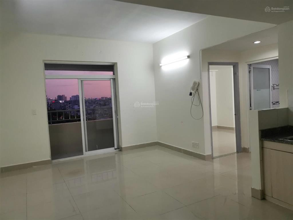 Cần bán căn hộ chung cư 1050. 61m2  2pn  2,8 tỷ.  0909 286 ***