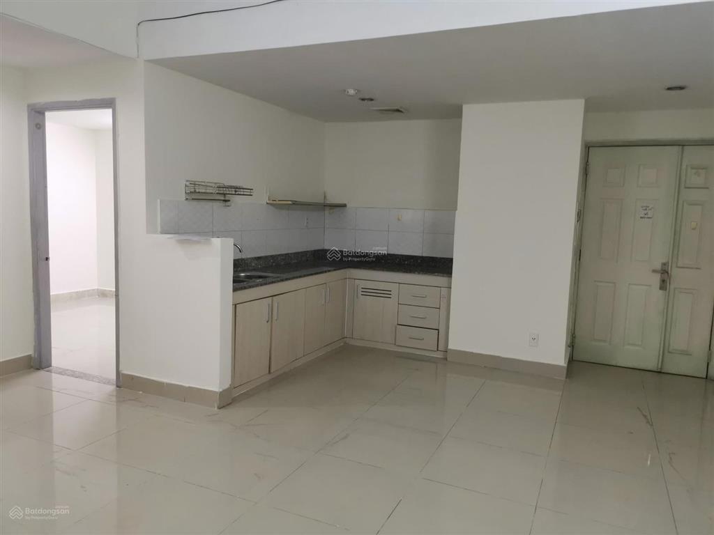 Cần bán căn hộ chung cư 1050. 61m2  2pn  2,8 tỷ.  0909 286 ***