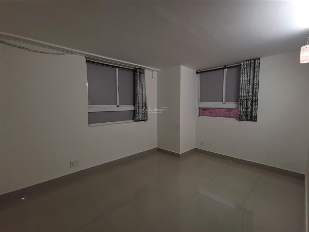 Cần bán căn hộ chung cư 1050. 61m2  2pn  2,8 tỷ.  0909 286 ***