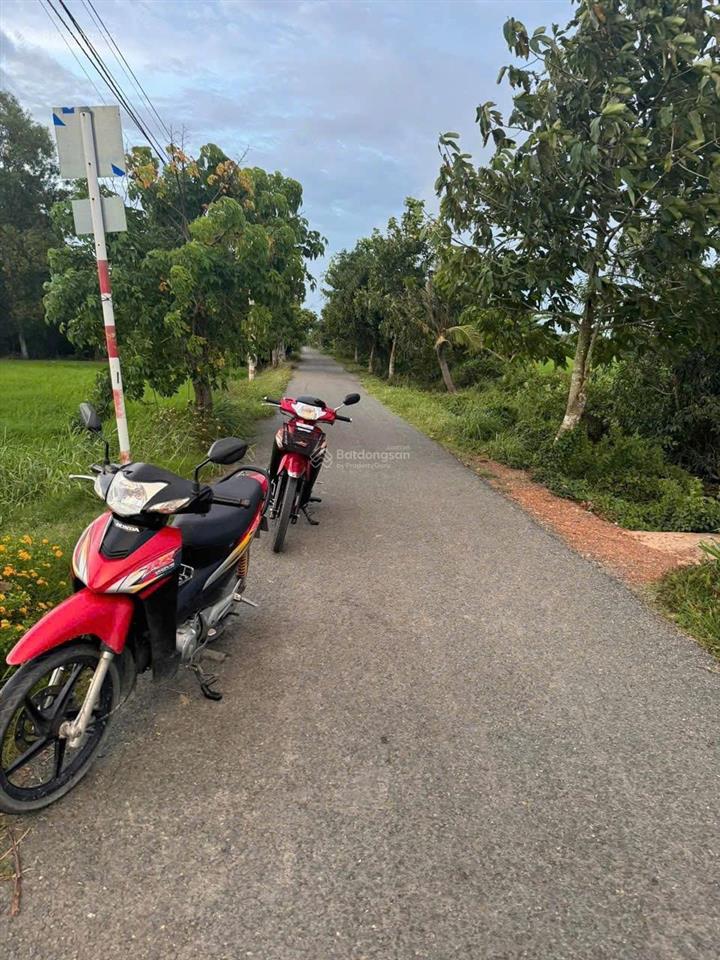 Cần bán đất mặt tiền xe tải gần ủy ban thuận thành 2100m2 trong đó có 600 m2 thổ cư
