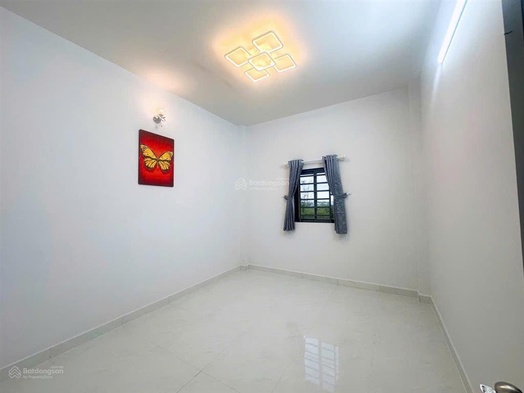 Bán nhà sổ hồng riêng 1 trệt 2 lầu 4 pn ,3 tollet hẻm thánh thất tân kim long an