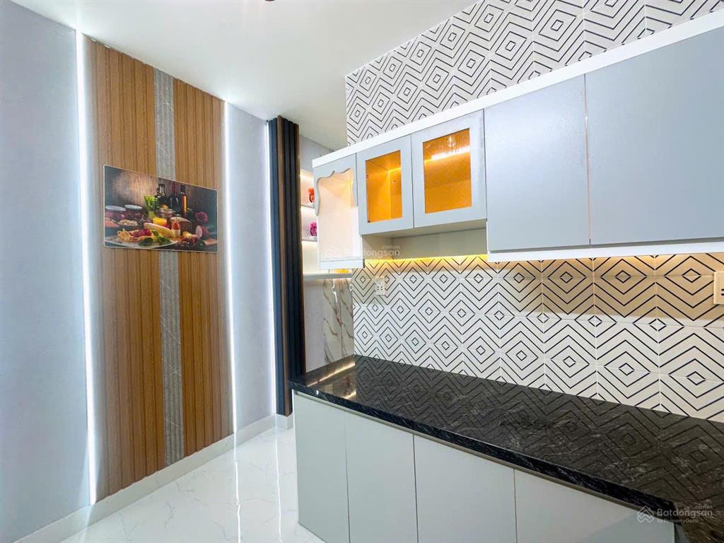 Bán nhà sổ hồng riêng 1 trệt 2 lầu 4 pn ,3 tollet hẻm thánh thất tân kim long an