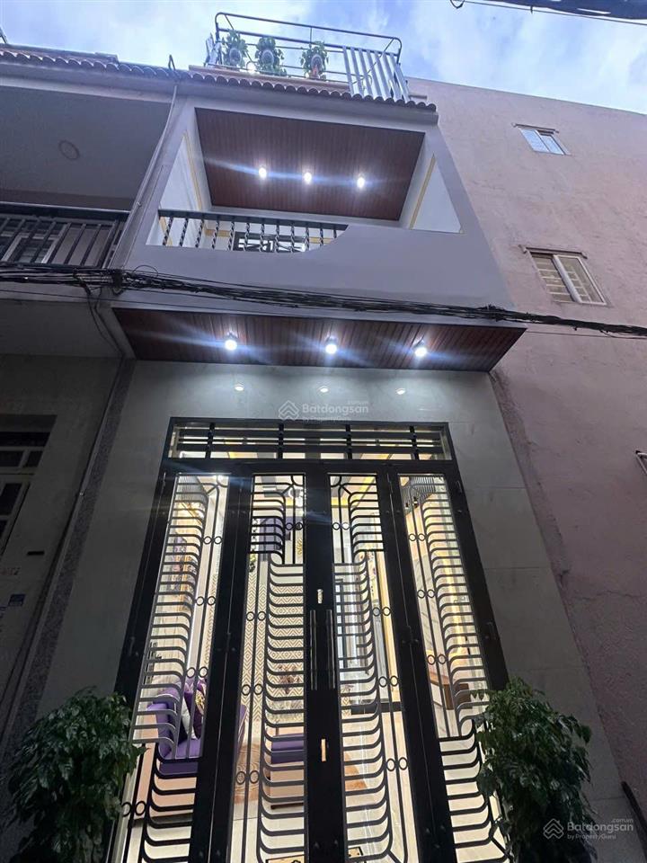 Bán nhà sổ hồng riêng 1 trệt 2 lầu 4 pn ,3 tollet hẻm thánh thất tân kim long an