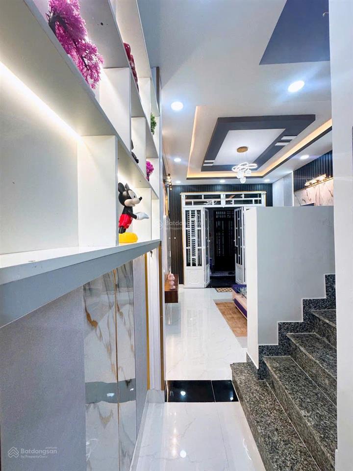 Bán nhà sổ hồng riêng 1 trệt 2 lầu 4 pn ,3 tollet hẻm thánh thất tân kim long an