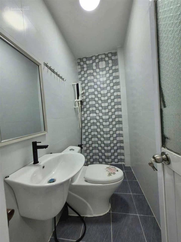 Bán nhà sổ hồng riêng 1 trệt 2 lầu 4pn 2 toilet xã tân kim cần giuộc long an