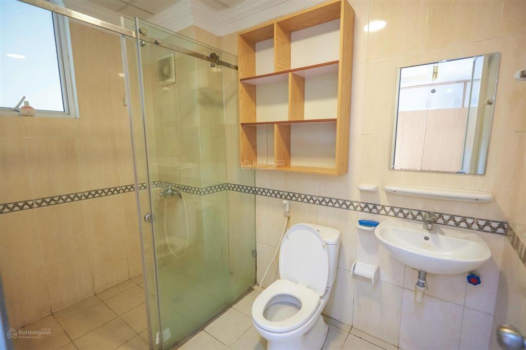 Bán căn hộ toà no17 3 sài đồng, s 111m2, 3 phòng ngủ 2wc tặng nội thất. giá 5,5 tỷ