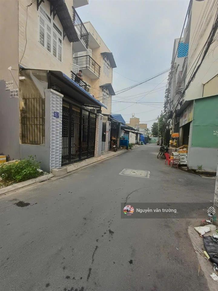 Bán đất hẻm 105 vườn lài đối diện ngân hàng sacombank 12.4mx27m