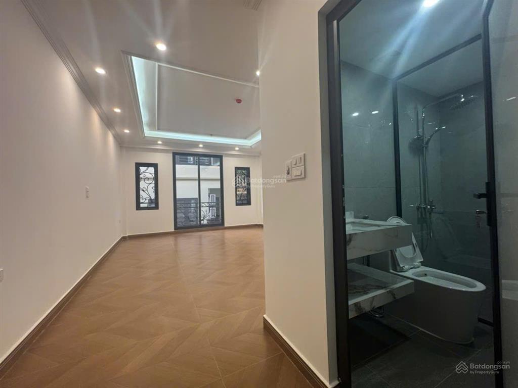 Giảm sốc 2 tỷ, bán gấp nhà hồ tùng mậu 50m 7t thang máy, mặt ngõ ô tô,cách phố đúng 10m.chỉ 17 tỷ