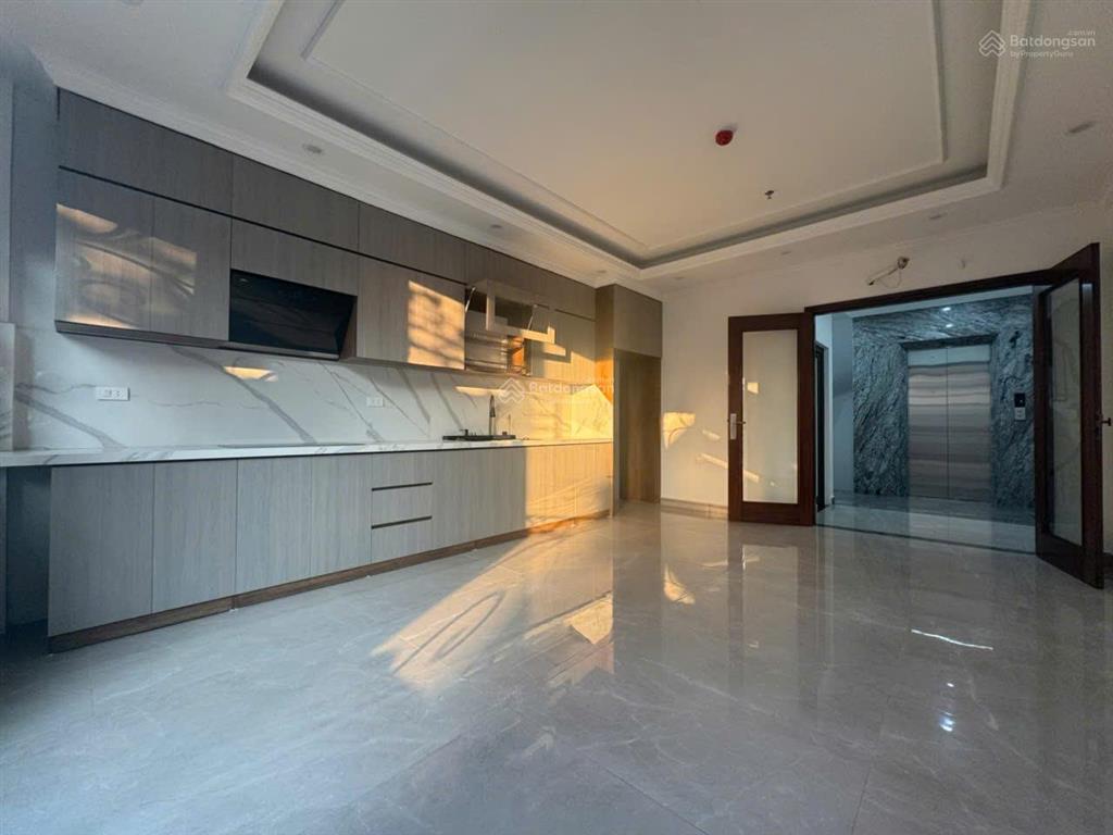 Giảm sốc 2 tỷ, bán gấp nhà hồ tùng mậu 50m 7t thang máy, mặt ngõ ô tô,cách phố đúng 10m.chỉ 17 tỷ