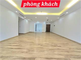 Cần bán nhanh căn hộ 140m2 căn góc hướng đông nam và nam view nhìn sang duy tân thấy hồ skylak