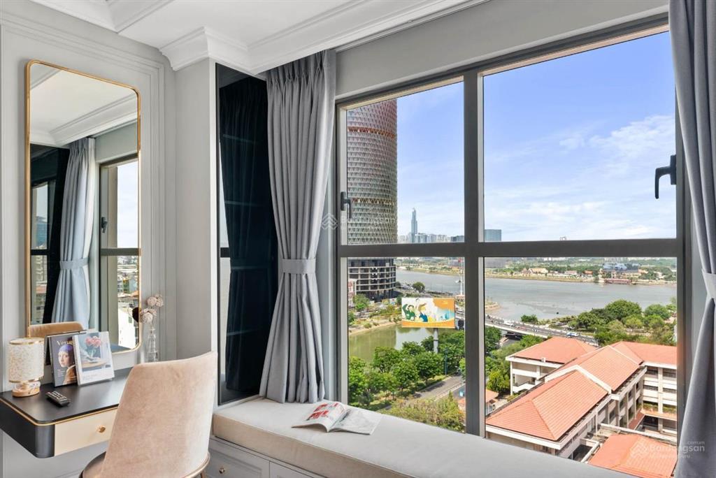 Bán gấp căn hộ saigon royal88m2 giá 10.5 tỷ (view ngắm pháo hoa, tầng cao) nghĩa 0918 753 ***