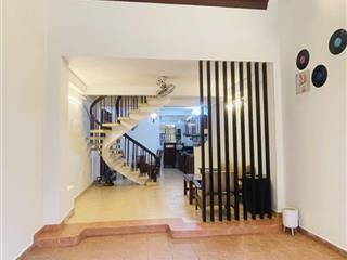 Bán nhanh lê văn sỹ q3, giá 4,2 tỷ, đường dễ qua quận lân cận,  0902 958 ***