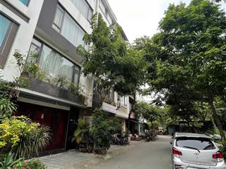 Mặt tiền 9.5m  biệt thự láng hạ  130m2 5 tầng  ngõ 8m oto tránh , có vỉa hè.