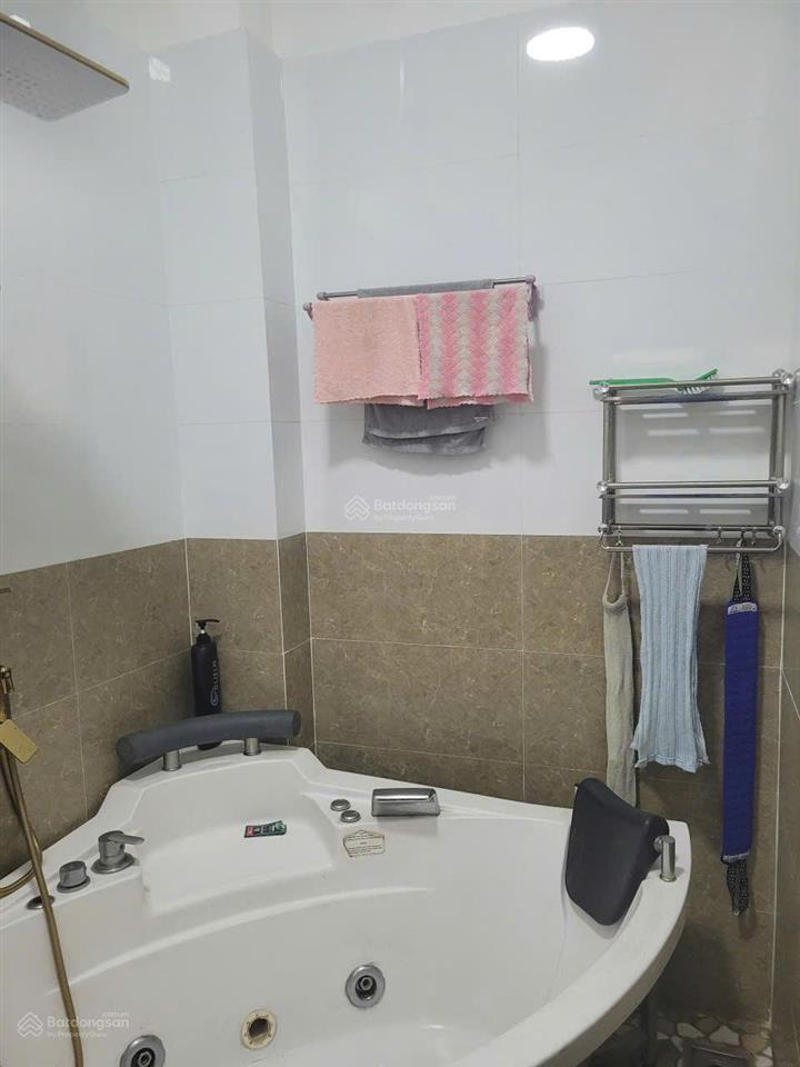 Cho thuê nhà nguyên căn 4pn, 2wc, 20 triệu, 170m2 kiệt oto phan tứ sát biển mỹ khê, đn