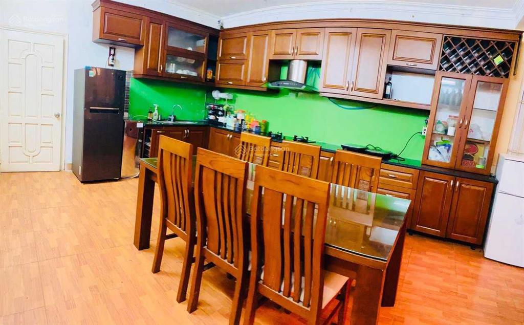 Bên mình có hệ thống homestay  phòng ghép full đồ chỉ cần mang vali đến ở, giá rẻ chỉ 1tr75/1ng/th