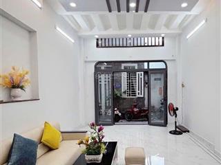 Hạ giá 820tr bán gấp nhà đẹp hóc môn, 1 trệt 1 lầu, 2pn, 2wc