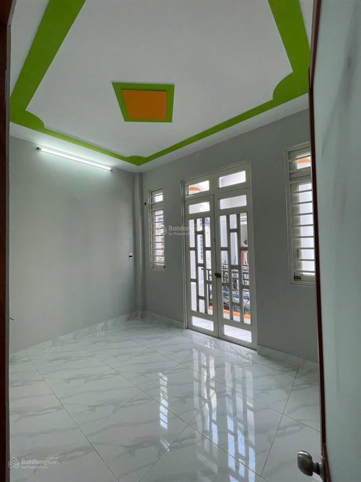 Mình về quê cần bán gấp nhà sát chợ giá 695 triệu cách kcn nhị xuân 2km