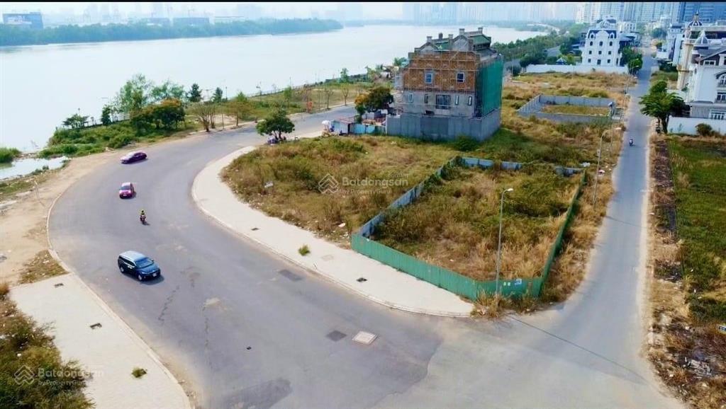 Bán đất da huy hoàng mt nguyễn thanh sơn p. cát lái (quận 2 cũ) dt 8x20m giá 450tr/m2 xd 7 tầng