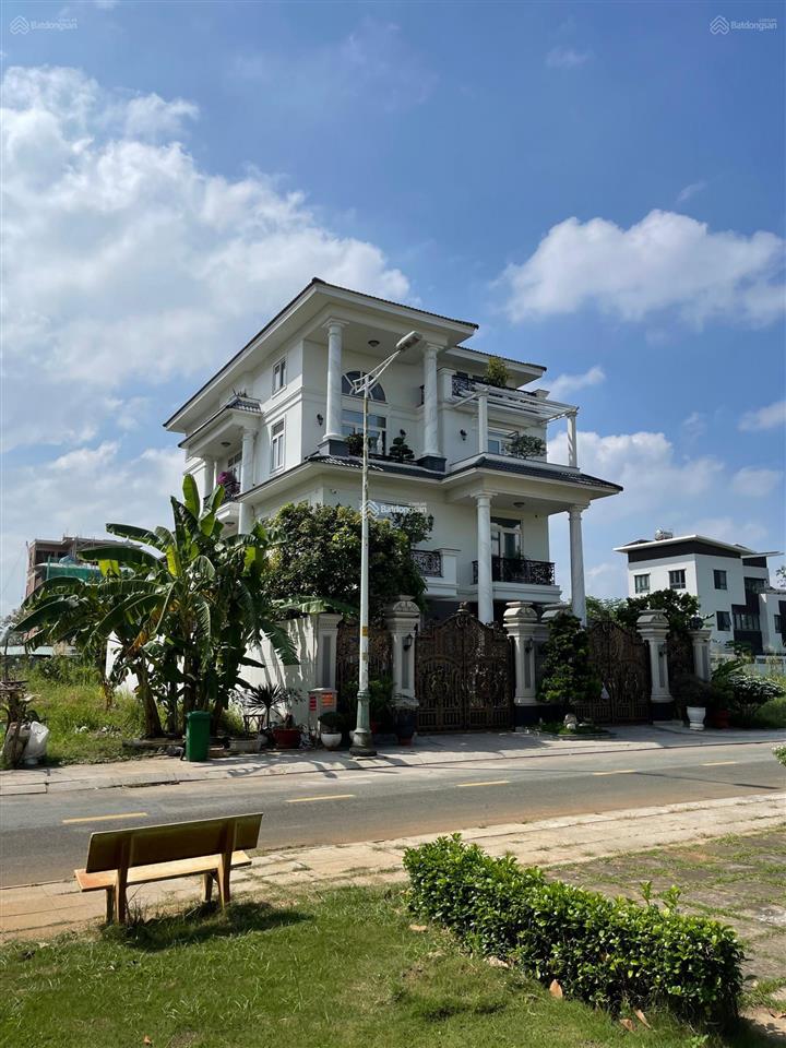 Bán đất da huy hoàng mt nguyễn thanh sơn p. cát lái (quận 2 cũ) dt 8x20m giá 450tr/m2 xd 7 tầng