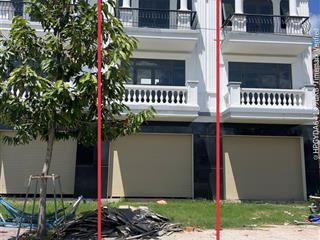 Nhà phố 1 trệt 2 lầu đối diện công viên, sổ sẵn hỗ trợ bank tối đa, sát căn góc