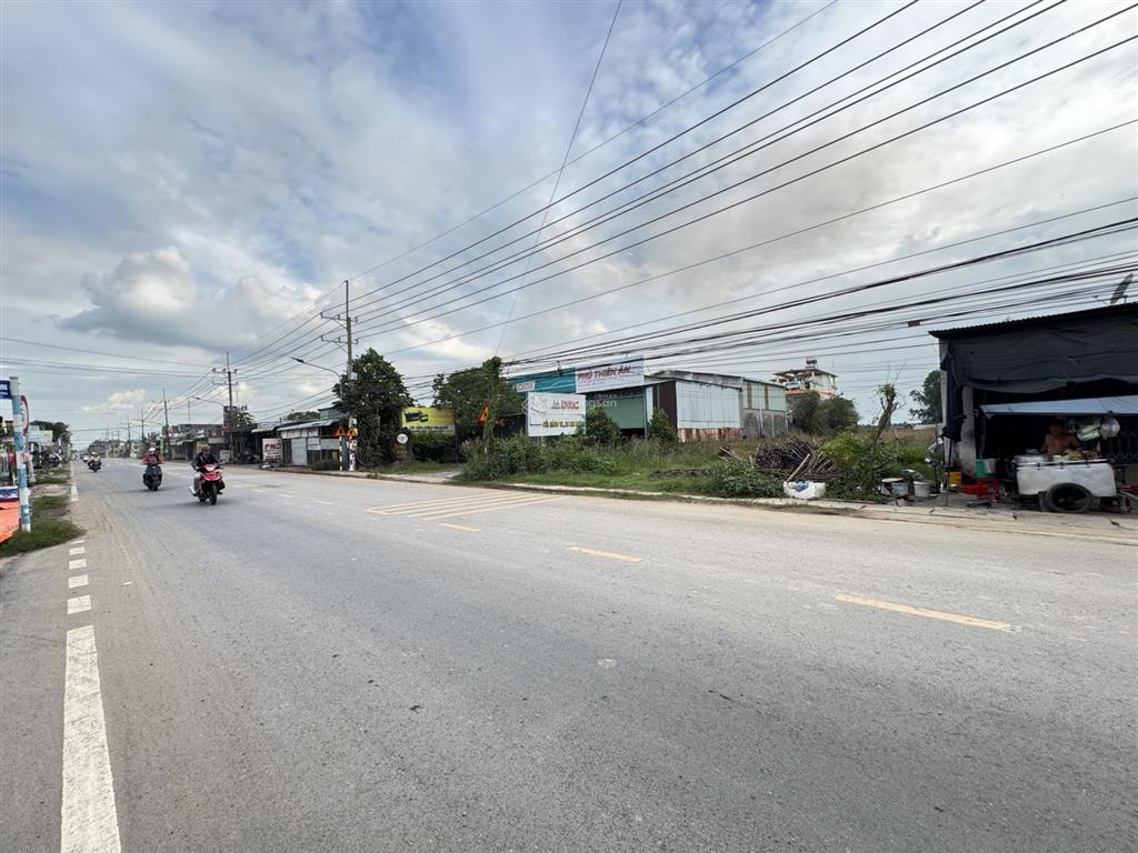 Bán gấp trong tháng mặt tiền kinh doanh hùng vương 5800m2 giá 5tr/m2 khu vực an toàn chuyển thổ cư