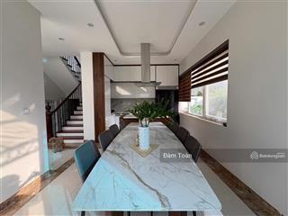 Bán biệt thự song lập new house city, quốc oai. dt 204m2, nhà đã hoàn thiện 3,5 tầng đủ đồ như ảnh.