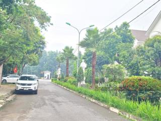 Bán bt cạnh góc, đường chính, mặt hồ new house city, quốc oai. đẹp như riverside long biên. giá tốt