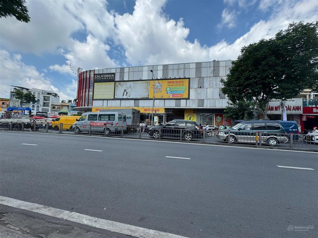 Mt phan văn trị ngay sát ngã 4 dt 4.2 x 18m kết cấu 4 tầng giá chỉ có 15tỷ