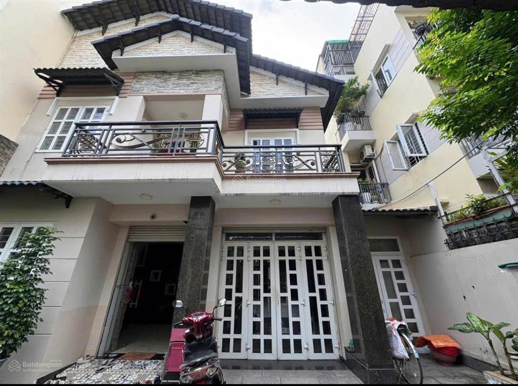 Bán biệt thựu siêu vip 10 x 21 giá chỉ có 18.8 tỷ. nhà vào xử dụng liền đường 10m thông thoáng