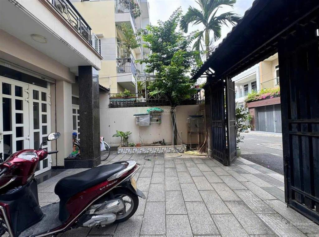 Bán biệt thựu siêu vip 10 x 21 giá chỉ có 18.8 tỷ. nhà vào xử dụng liền đường 10m thông thoáng