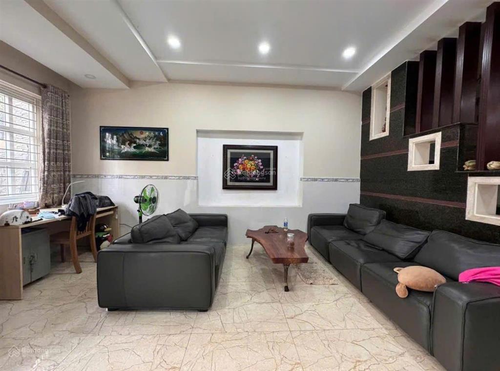 Bán biệt thựu siêu vip 10 x 21 giá chỉ có 18.8 tỷ. nhà vào xử dụng liền đường 10m thông thoáng