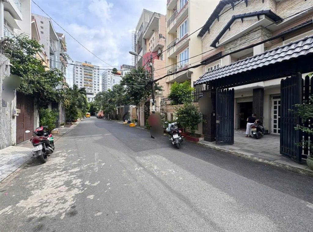 Bán biệt thựu siêu vip 10 x 21 giá chỉ có 18.8 tỷ. nhà vào xử dụng liền đường 10m thông thoáng