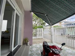 Nhà 2 tấm mặt tiền đường nhựa 8m, giá chưa tới 40tr/m2 rẻ hơn đất, gần 3 trường đh