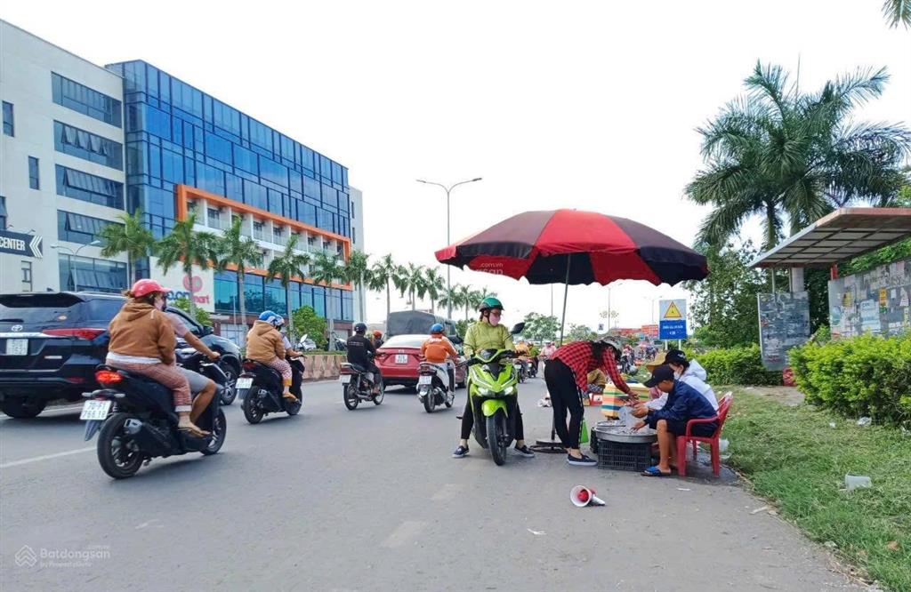 Bán sẵn đất cấp 4 và 3 phòng trọ đang cho thuê dt 6x32m nở hậu 9m tổng 221m2, gần kcn phước đông