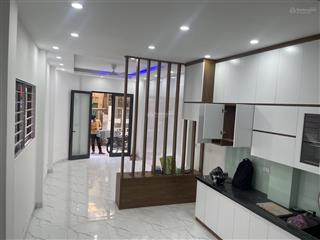 Nhà lô góc 2 mặt tiền thoáng mát